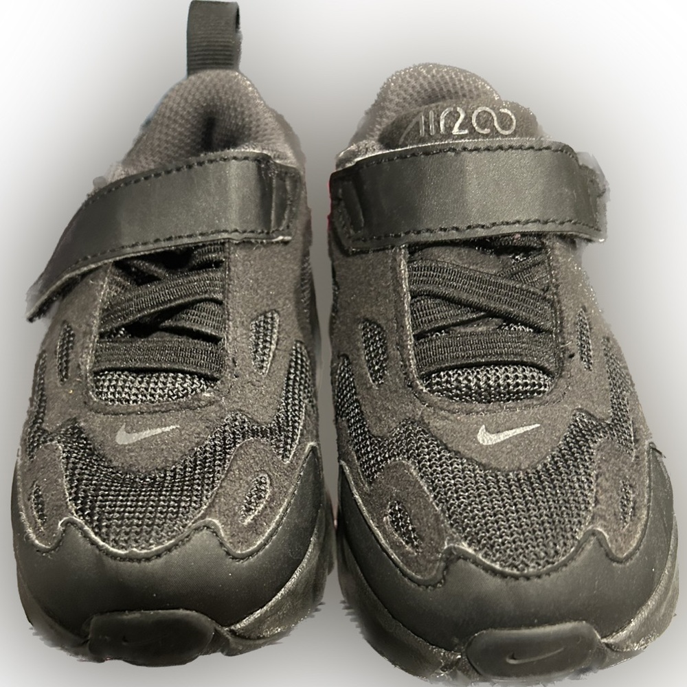Toddler Nike Air Max All Black, Like New Size 5C. No Lace, Velcro, Well Kept.